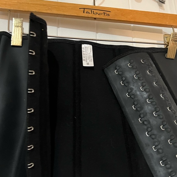 Latex waist shaper - Picture 3 of 5